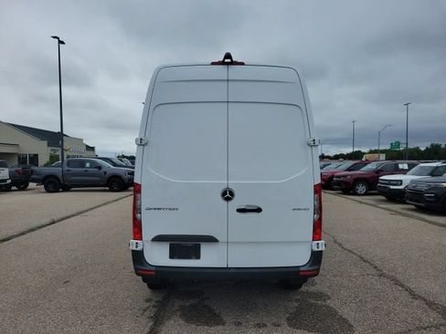 Used 2025 Mercedes-Benz Sprinter 2500 image 19