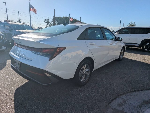 Used 2026 Hyundai Elantra SE FWD image 6