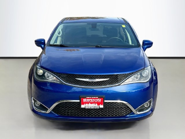 Used 2019 Chrysler Pacifica Touring Plus w/ Tire & Wheel Group FWD image 3