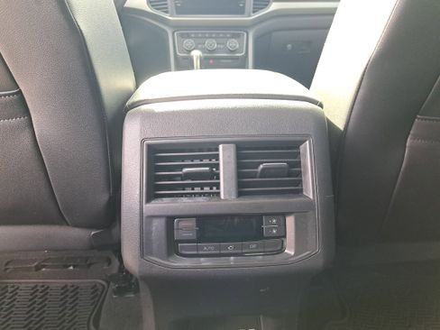 Used 2021 Volkswagen Atlas SE w/ Panoramic Sunroof Package image 12