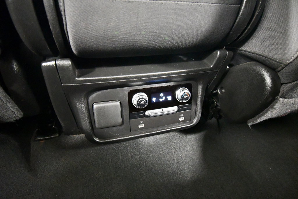 Used 2024 GMC Yukon SLE AWD/4WD image 16