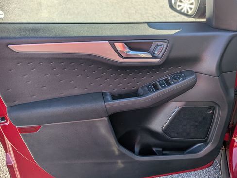 Used 2020 Ford Escape SE image 14