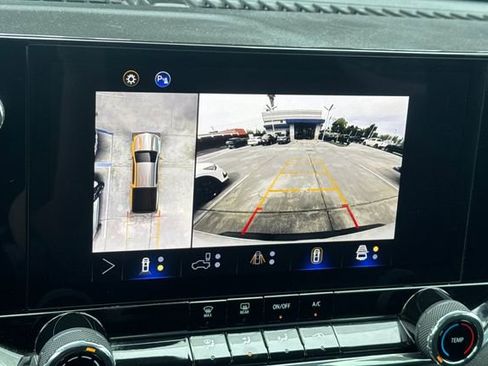 Used 2024 Chevrolet Colorado Trail Boss w/ Technology Package image 27