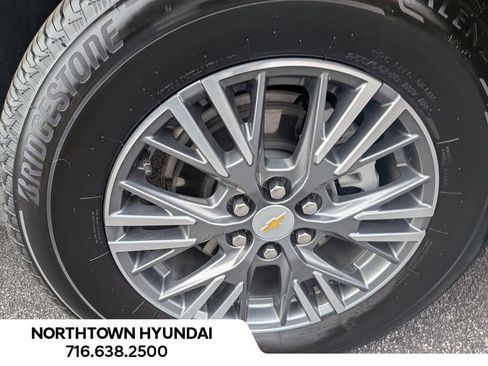 Used 2025 Chevrolet Traverse LT image 49