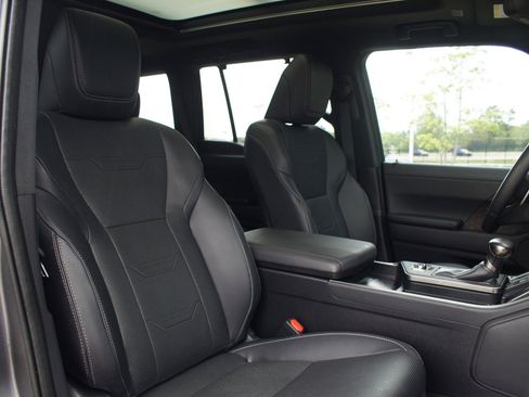 Used 2024 Lexus GX 550 w/ Accessory Package (31) AWD/4WD image 23
