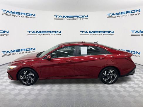 Used 2025 Hyundai Elantra SEL w/ Cargo Package FWD image 2