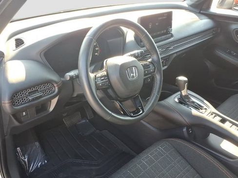 Used 2025 Honda HR-V Sport image 17