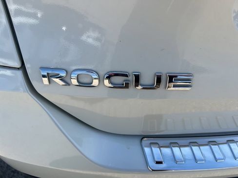 Used 2017 Nissan Rogue SV AWD/4WD image 32