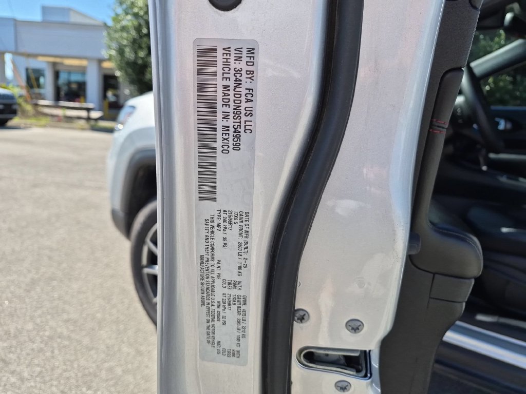 Used 2025 Jeep Compass Trailhawk AWD/4WD image 29
