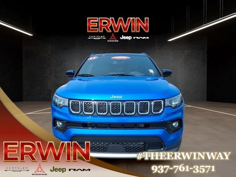 Used 2023 Jeep Compass Limited AWD/4WD image 2