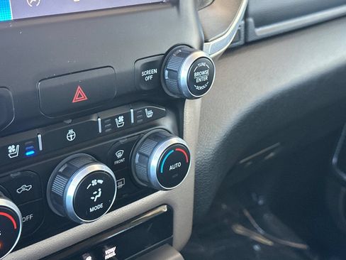 Used 2022 RAM 1500 Laramie AWD/4WD image 28