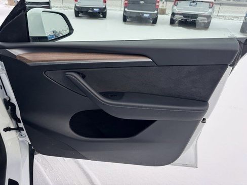 Used 2025 Tesla Model Y Long Range image 28
