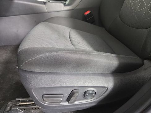 Used 2025 Toyota RAV4 XLE AWD/4WD image 29