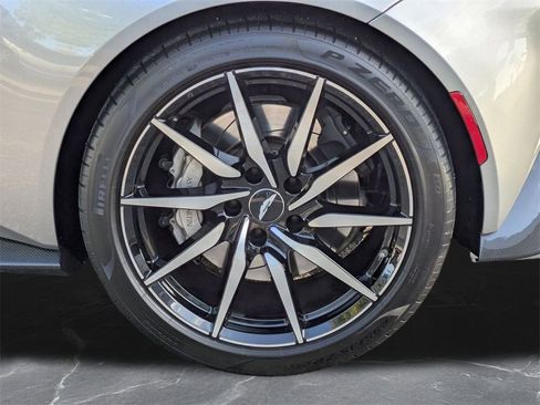 Used 2019 Aston Martin V8 Vantage Coupe image 31