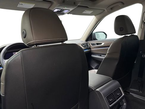 Used 2025 Volkswagen Atlas SEL AWD/4WD image 37