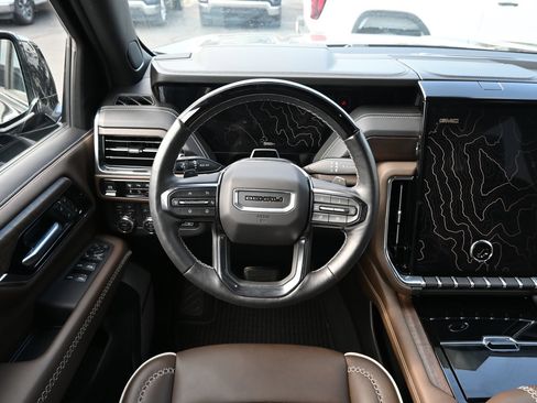 Used 2025 GMC Yukon Denali Ultimate AWD/4WD image 9