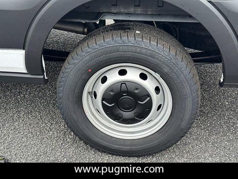 New 2025 Ford Transit 250 148 Medium Roof image 18