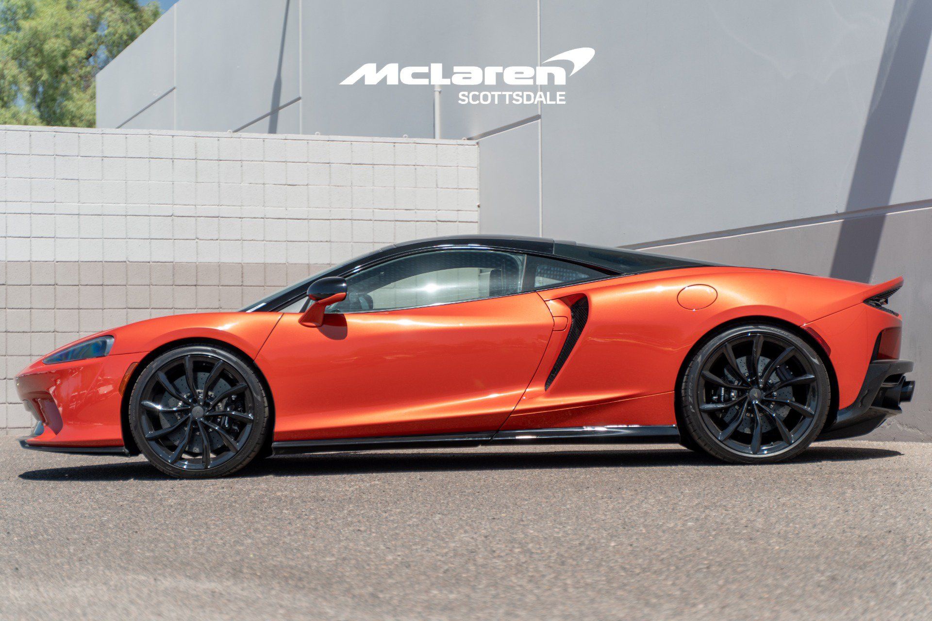 Used 2023 McLaren GT RWD image 4