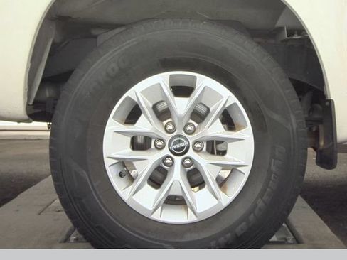 Used 2024 Nissan Frontier SV w/ Technology Package RWD image 11