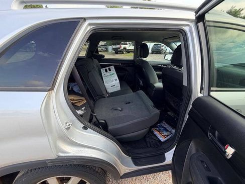 Used 2012 Kia Sorento LX w/ Third Row Pkg AWD/4WD image 27
