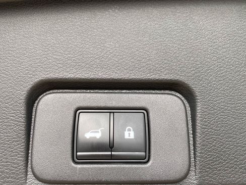 Certified 2023 Nissan Rogue SV w/ SV Premium B Package AWD/4WD image 10