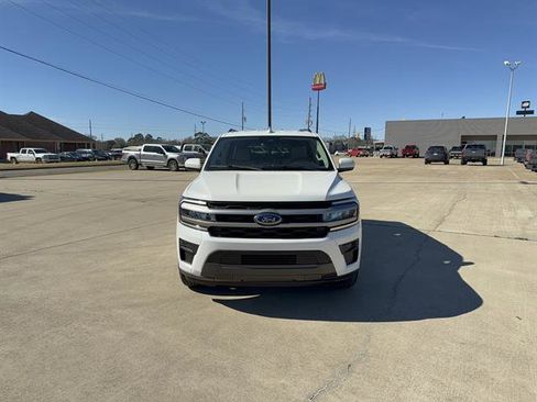 Used 2022 Ford Expedition XLT image 3