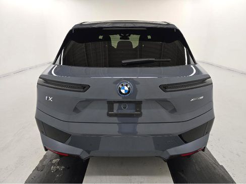 Used 2024 BMW iX xDrive50 w/ Sport Package AWD/4WD image 5