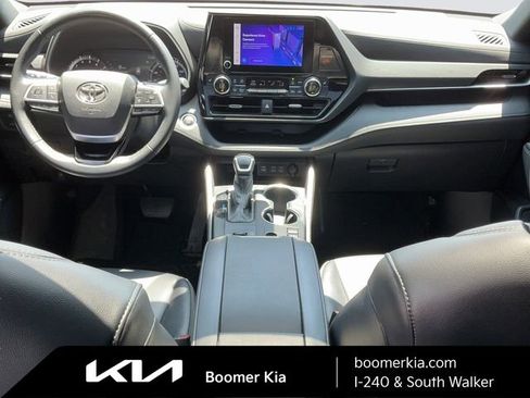 Used 2024 Toyota Highlander XSE FWD image 15