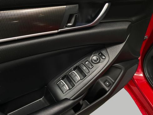Used 2018 Honda Accord Sport image 30