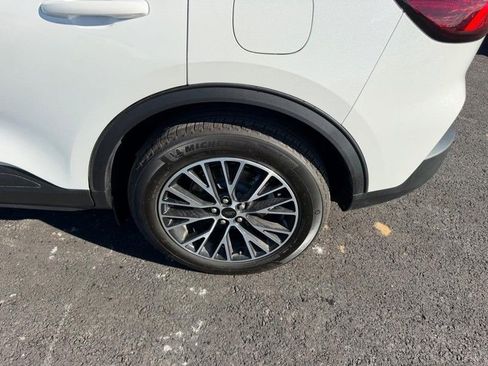 New 2026 Ford Escape SE image 9