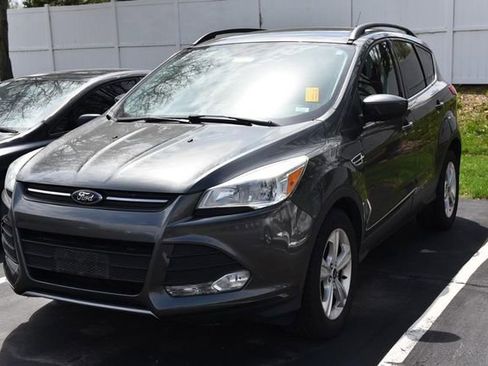 Used 2016 Ford Escape SE w/ Equipment Group 201A image 4