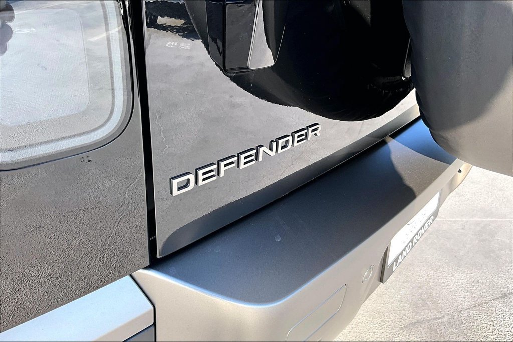 New 2026 Land Rover Defender 110 S AWD/4WD image 9