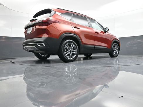 Certified 2022 Kia Seltos S image 29