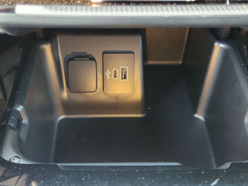 Used 2025 Ford Explorer Platinum w/ Ultimate Package image 25