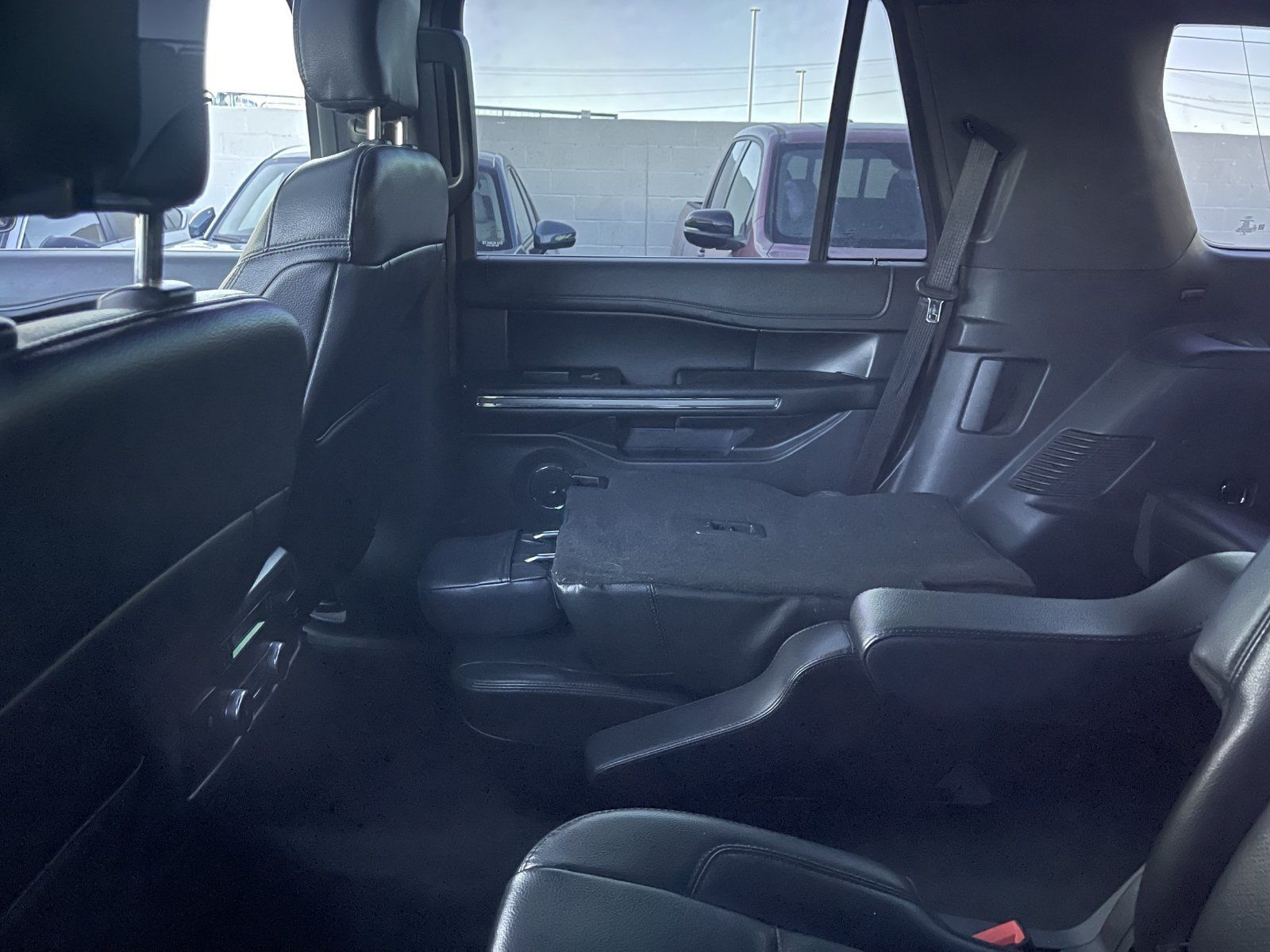 Used 2020 Ford Expedition XLT w/ Equipment Group 202A AWD/4WD image 11