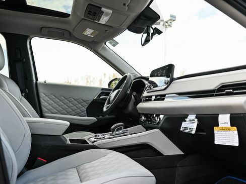New 2025 Mitsubishi Outlander SEL image 11