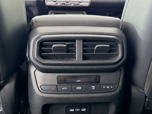 Used 2024 Honda Pilot Touring image 34