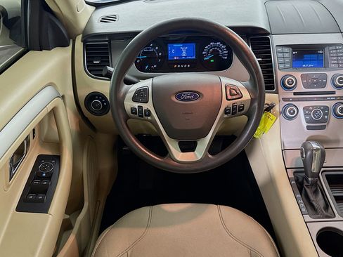 Used 2016 Ford Taurus SE image 16