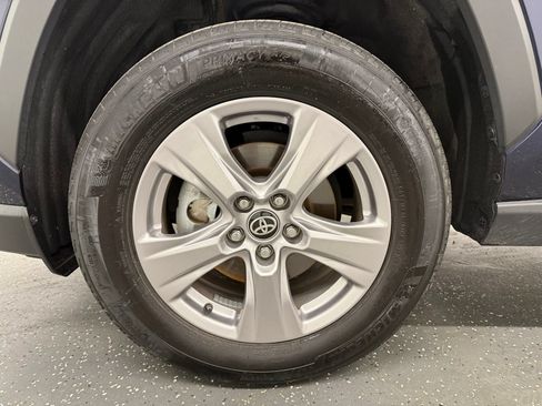 Used 2025 Toyota RAV4 XLE AWD/4WD image 18