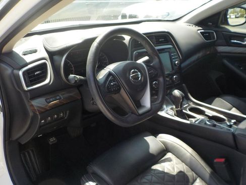 Used 2017 Nissan Maxima Platinum image 12