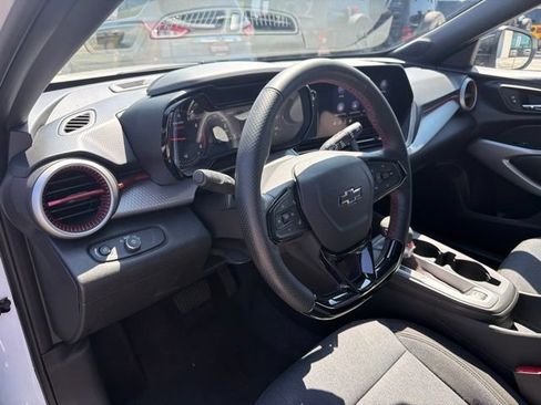 Used 2024 Chevrolet Trax RS FWD image 14