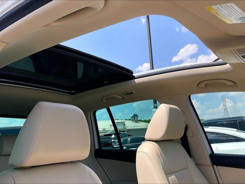 Used 2017 Volkswagen Tiguan SEL FWD image 29