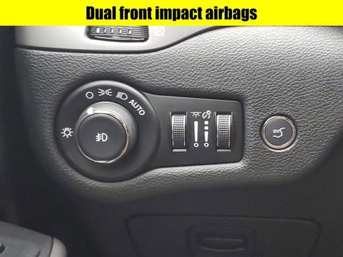 Used 2020 Jeep Cherokee Limited image 25