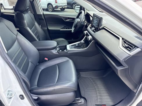Used 2021 Toyota RAV4 XLE Premium FWD image 31