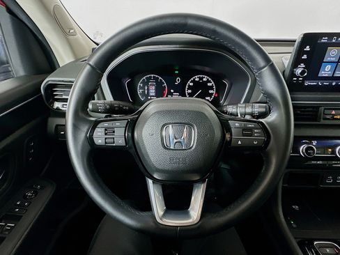 Used 2025 Honda Pilot Touring image 11