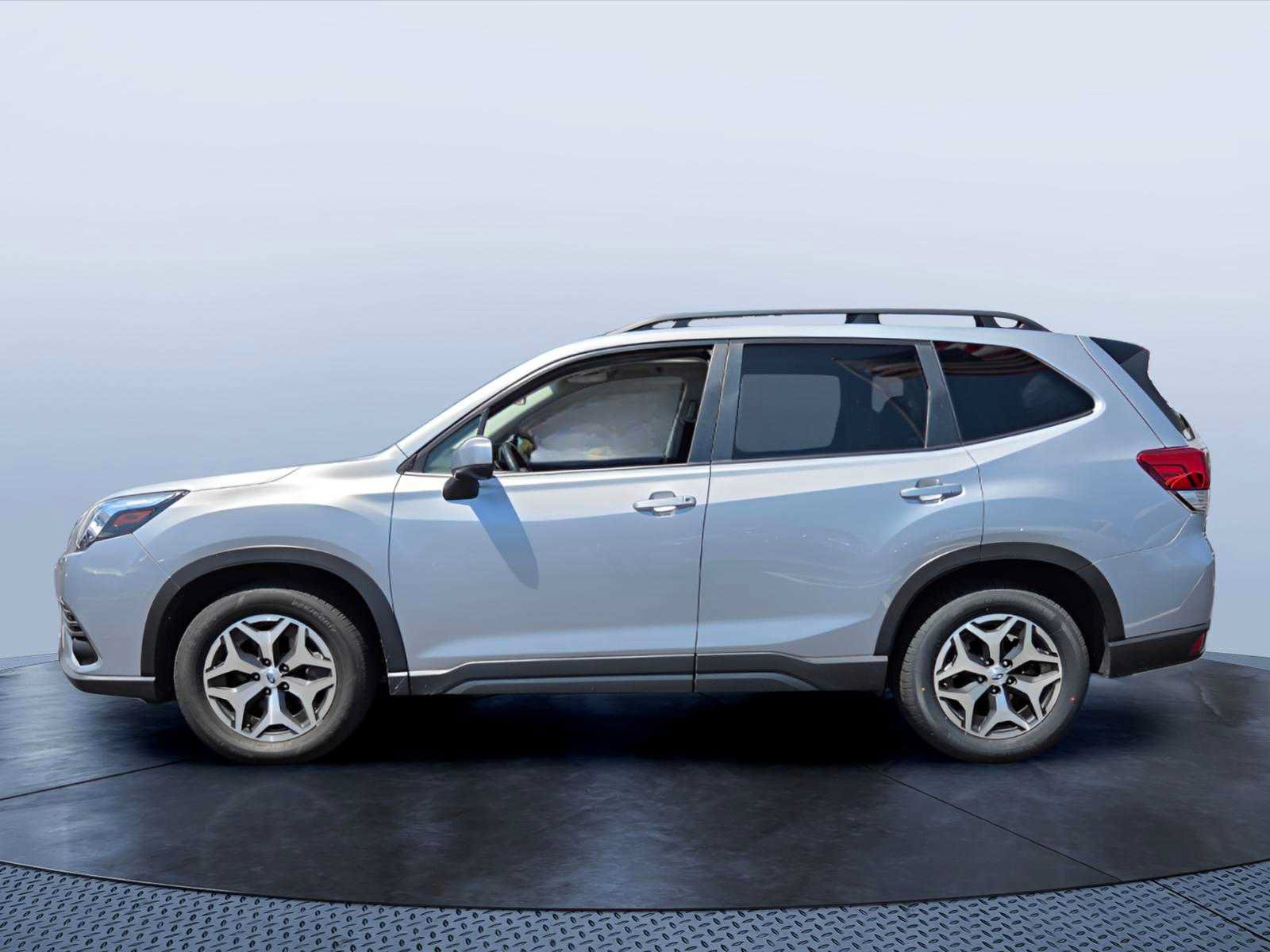 Used 2024 Subaru Forester Premium AWD/4WD image 3