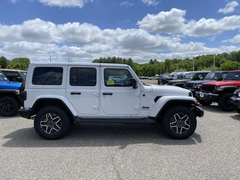 New 2026 Jeep Wrangler Unlimited Sahara AWD/4WD image 2