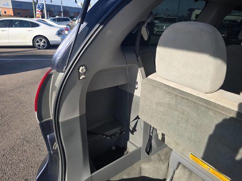 Used 2014 Toyota Sienna LE image 30