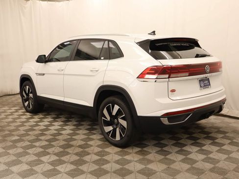 Certified 2026 Volkswagen Atlas Cross Sport SE FWD image 3