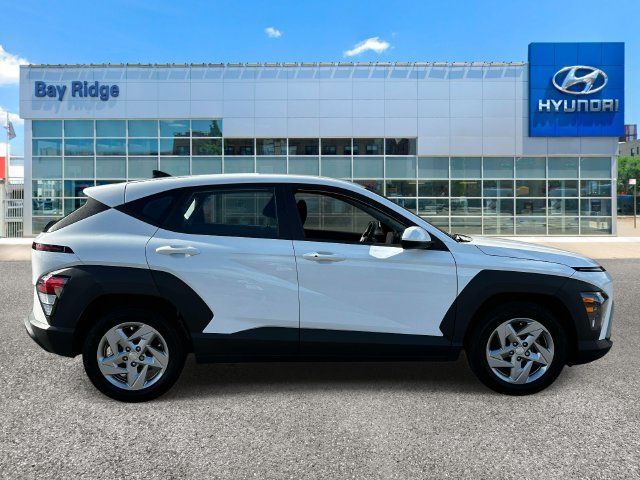 Used 2024 Hyundai Kona SE FWD image 2
